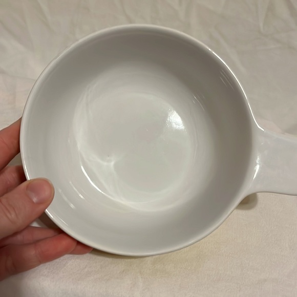 Yellow bowl with a handle. - Picture 4 of 5